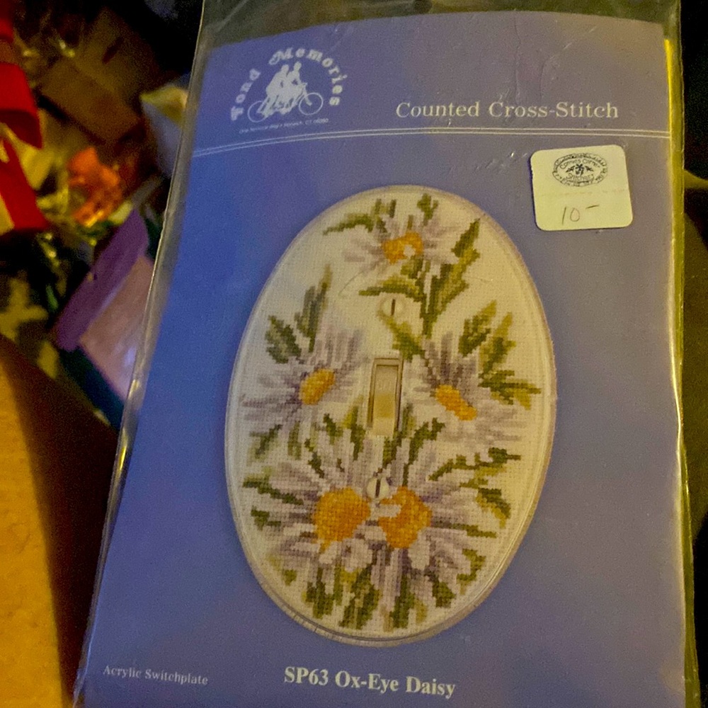 Vintage new Fond Memories counted cross-stitch switch plate. SP 63 Ox-Wye Daisy